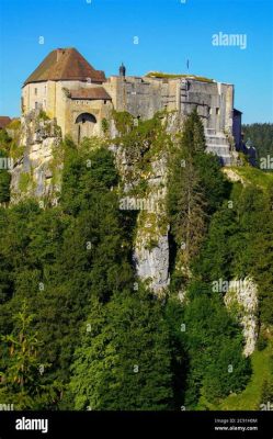  Château de Joux! Tarihi Bir Şato ve Muhteşem Bir Manzara